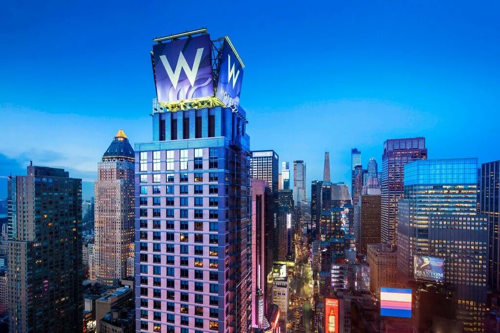 Время в ней йорк. Нью-йорк таймс сквер. нью йорк 2025 город. w times square hotel.