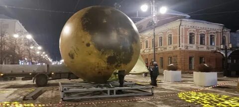 Арт объект луна