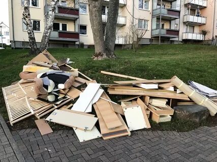 Куда вывезти диван