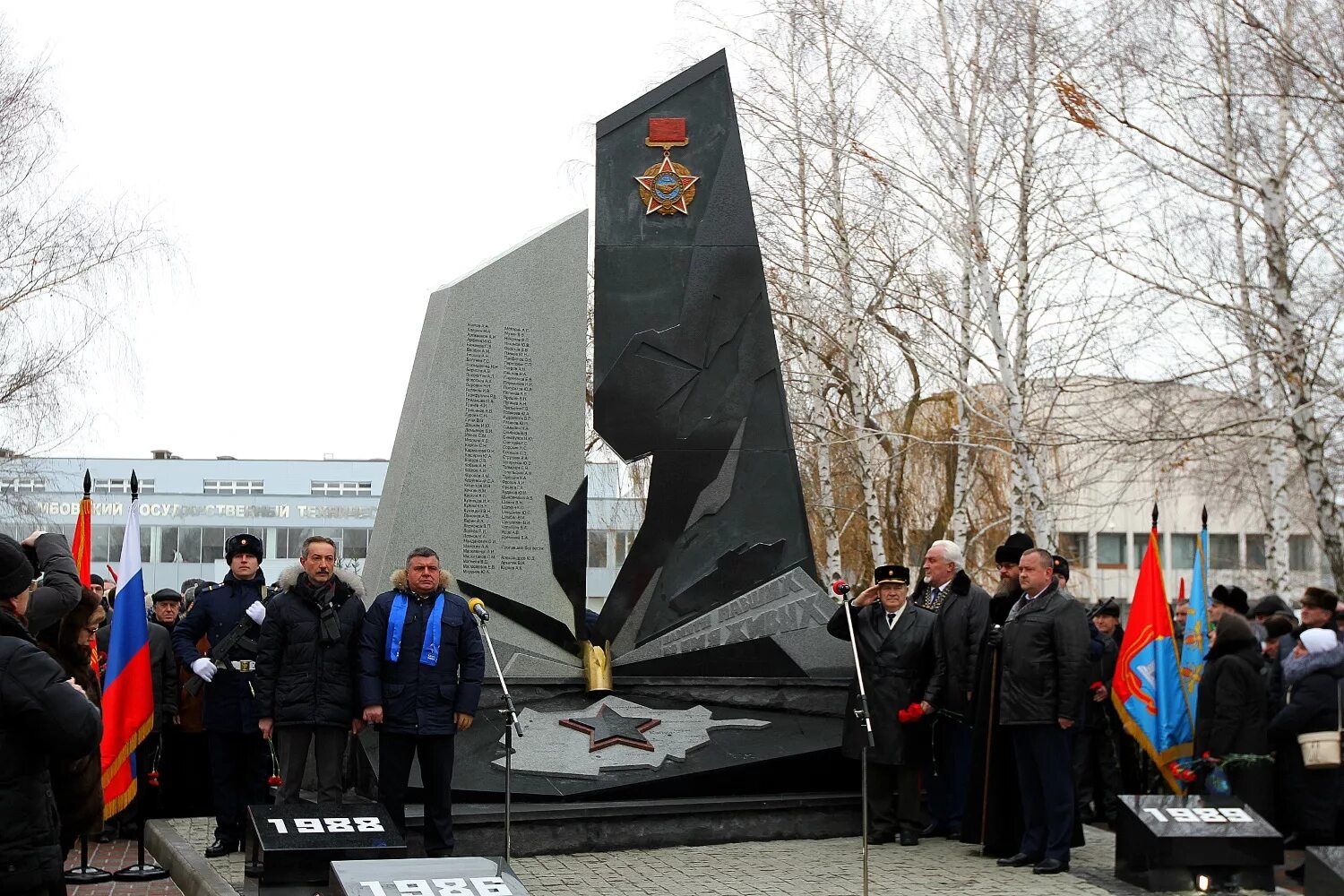 Мемориал воинам афганцам Тамбов. Памятник воинам сво Тамбов. Памятники в Тамбове черный тюльпан. Памятник воинам афганцам в Рязани.