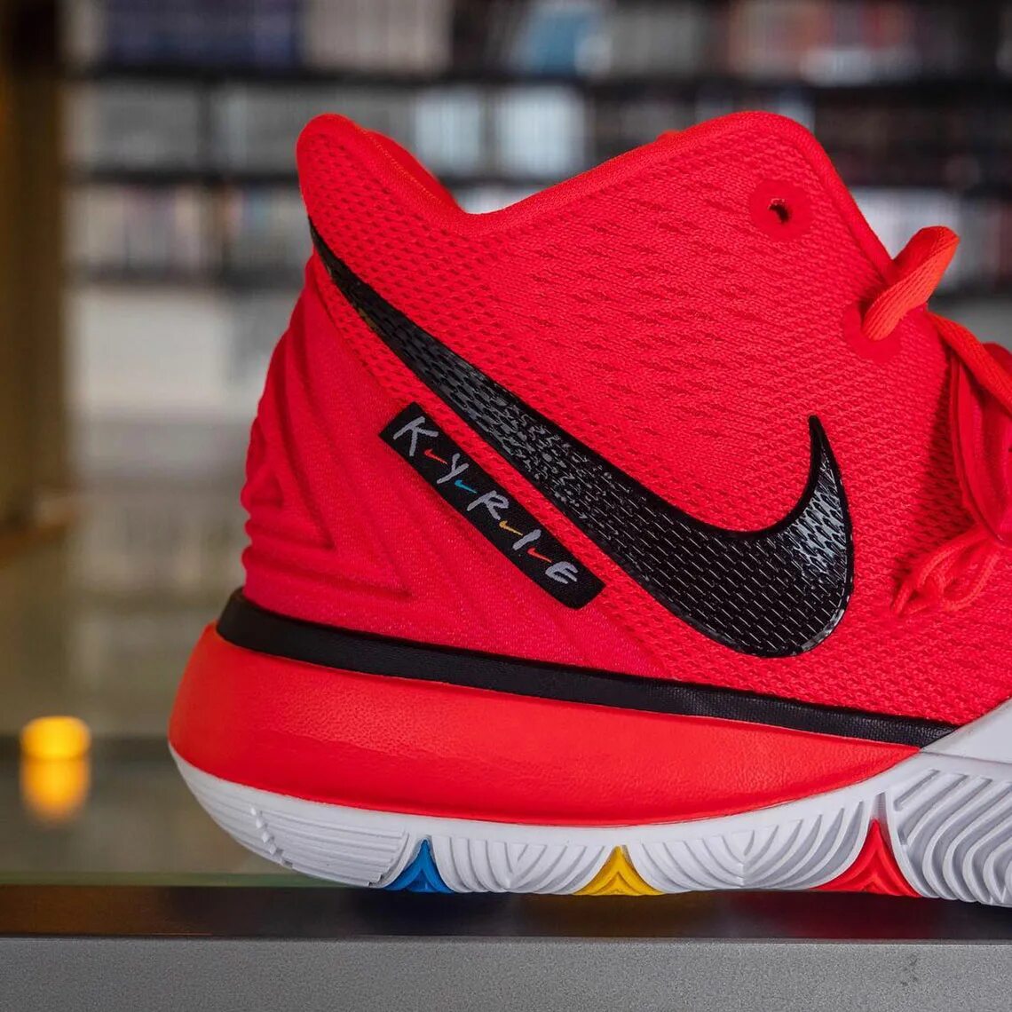 Nike Kyrie 5 friends. Nike Kyrie красные. Кайри Ирвинг 5. Найк Kyrie Low 5. Найк кайри