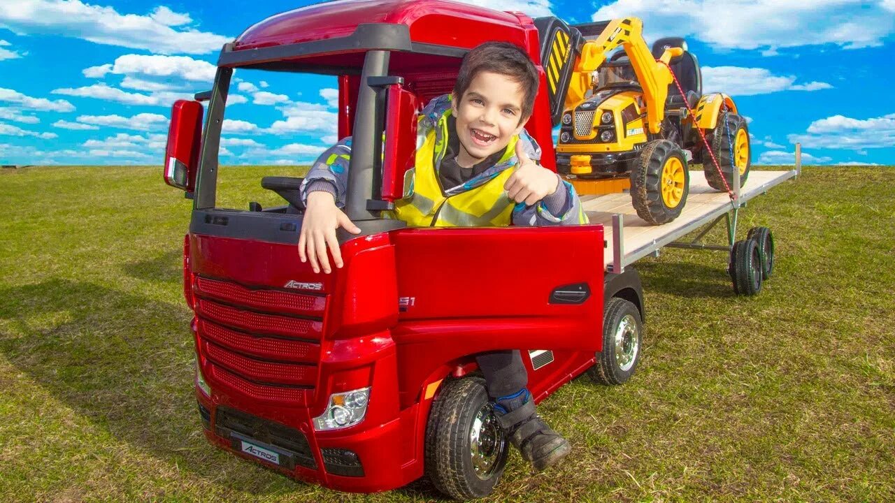 Машинки детские большие. Ребенок супермен. Детская машина джип. Дети с велосипедом. Маленькие игрушечные машинки.