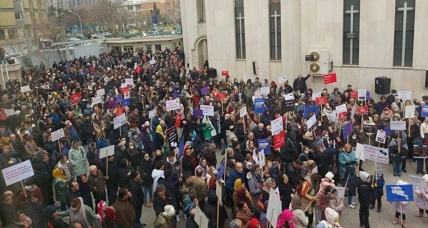 Митинги в Армении. Армяне митинг. Митинг против войны. Протесты в Армении 2022. Митинг 27 февраля 2024