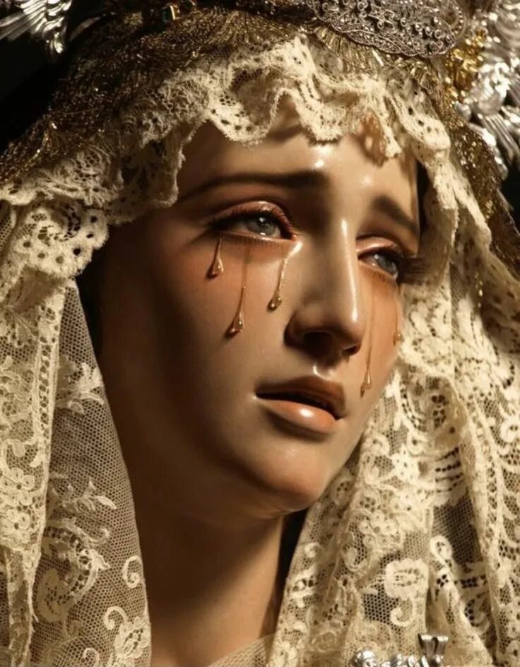 Crying mary. Crying mary. Статуя девы марии плачет кровью. Crying mary. Плачущая статуя девы марии.
