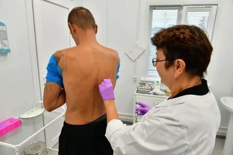 Укол в лопатку