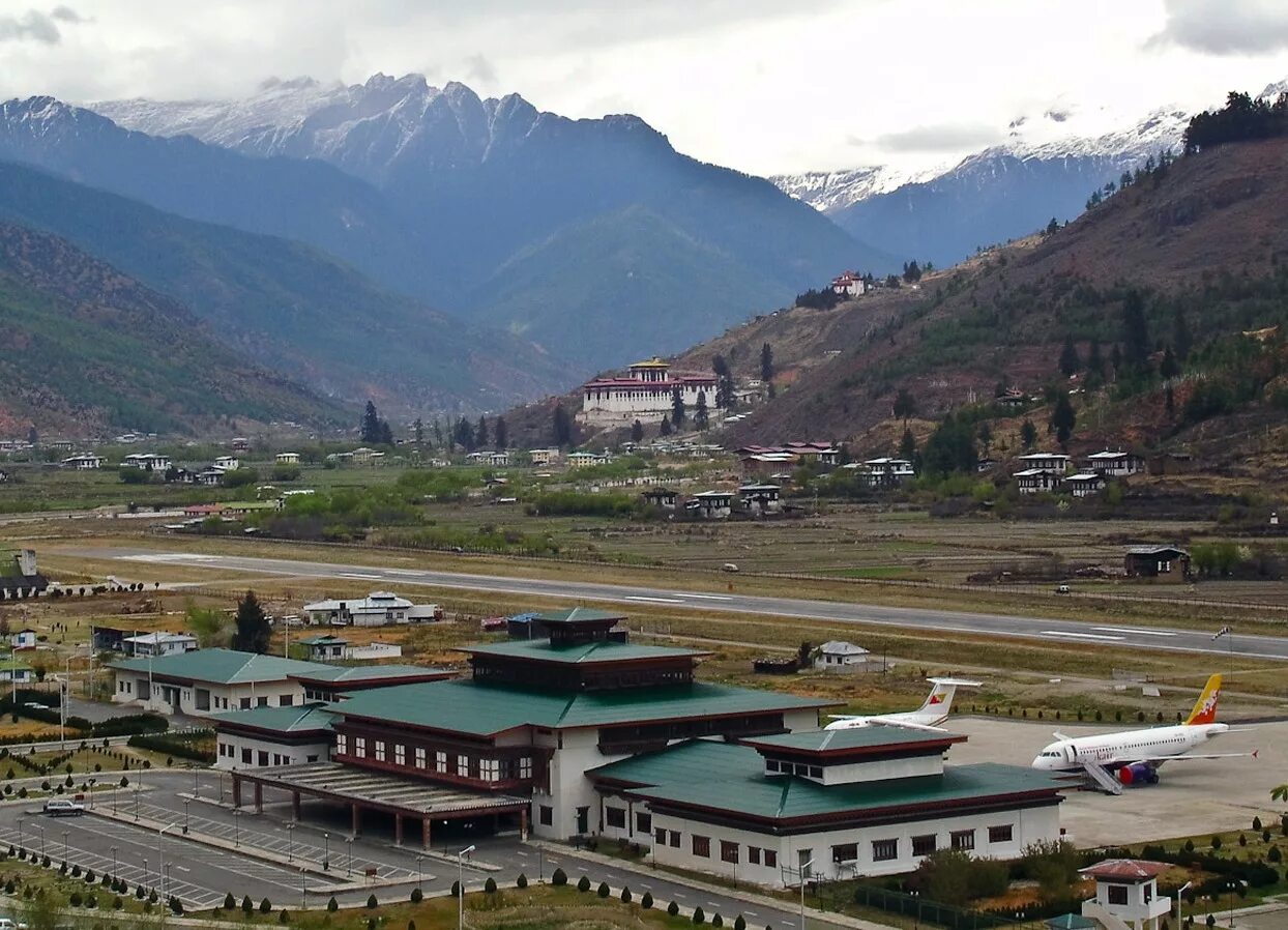 Тхимпху аэропорт. Аэропорт паро в королевстве бутан. Катманду. Тхимпху деревни. Султан бутан.