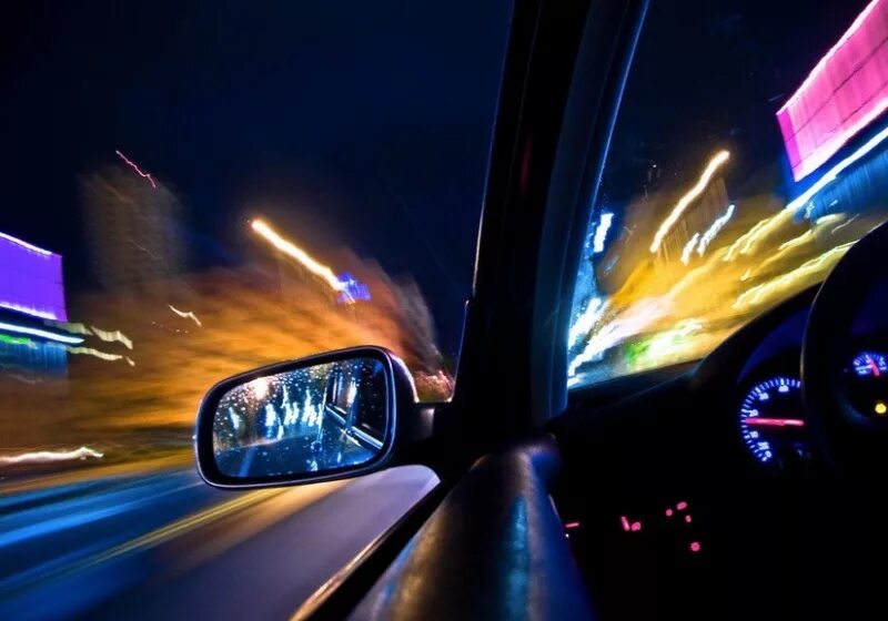 Машина песня speed. Машина ночью. машина ночью на дороге. ночной вид из машины. ночная езда.