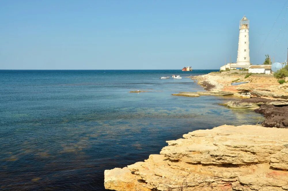 скалистый берег маяк севастополь. оленевка маяк тарханкут. оленевка мыс тарханкут маяк. памятники тарханкутский маяк крыма. тарханкутский маяк в крыму.