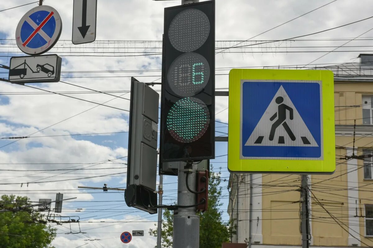 Город киров светофоры. Первый автоматический светофор. Проспект липатникова в кирове. Пожар в кирове светофор. Город киров светофоры.