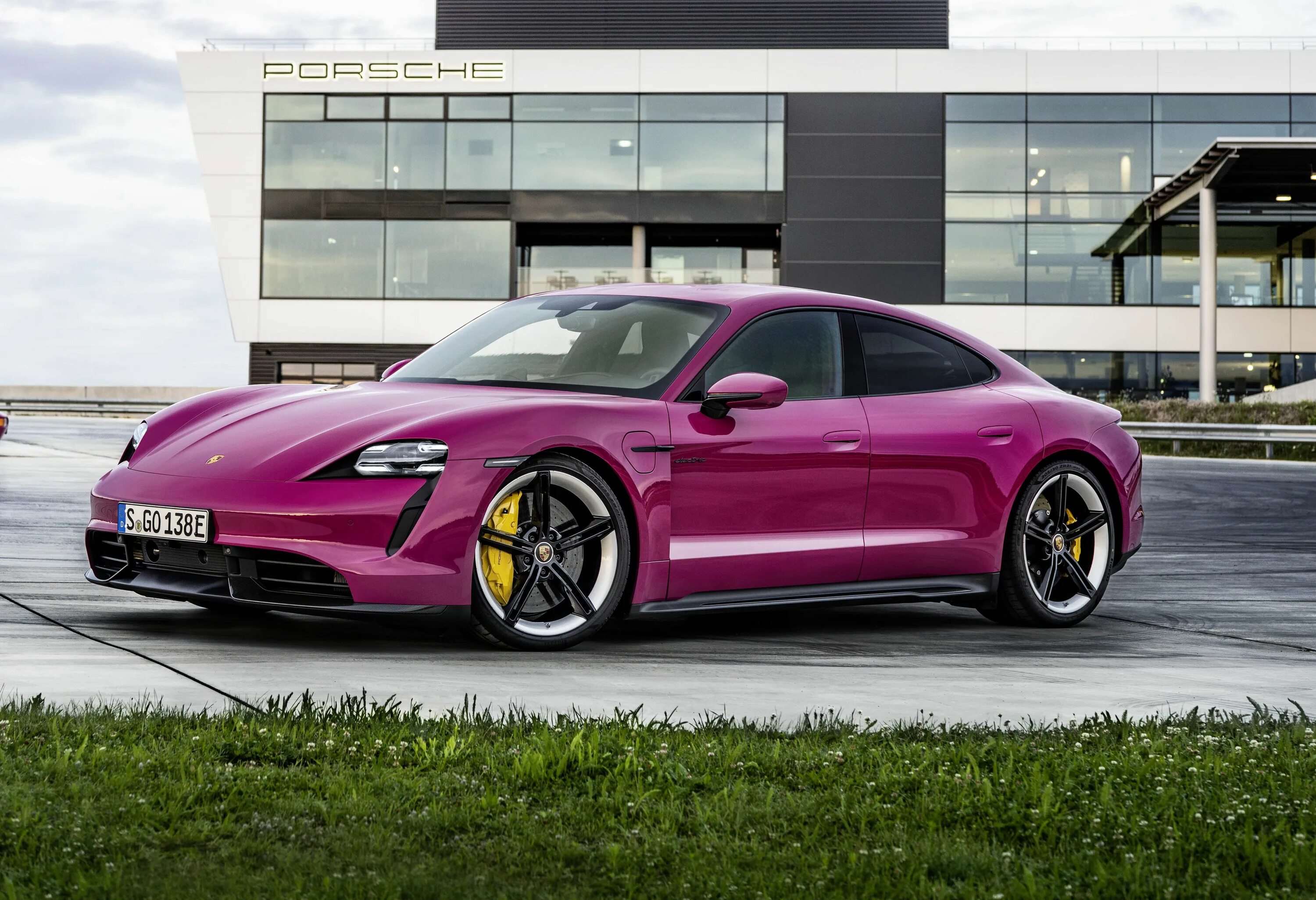 Porsche taycan 2024. Порше купе 2022. Porsche Taycan GTS 2022. Porsche Taycan Turbo s 2022. Porsche Порше 2022.