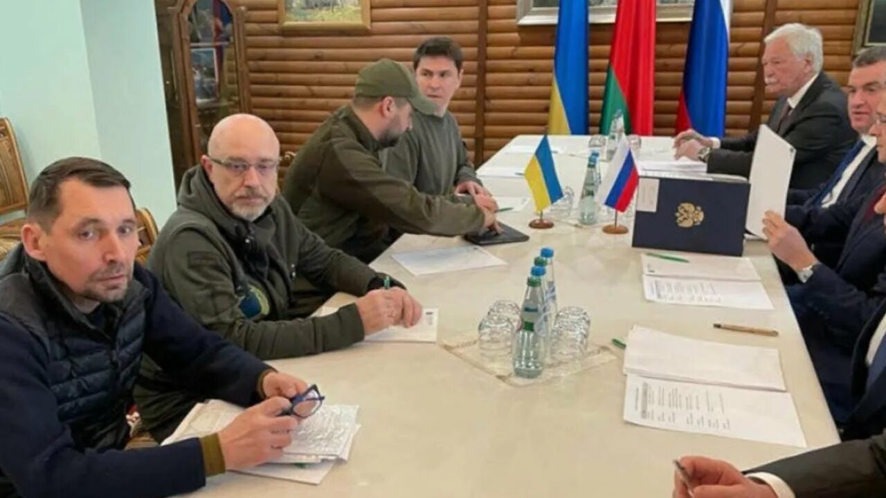 Где будет переговоры. Российско-украинские переговоры. Переговоры в белоруссии мединский с украиной. Переговоры в беловежской пуще 2022. Российско-украинские переговоры.