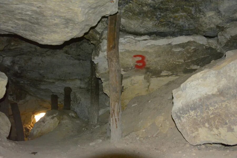 село лох саратов кудеярова пещера. гуниб салтинский водопад. пещеры в перевальном крым. пещера кизил-коба. село пещера.