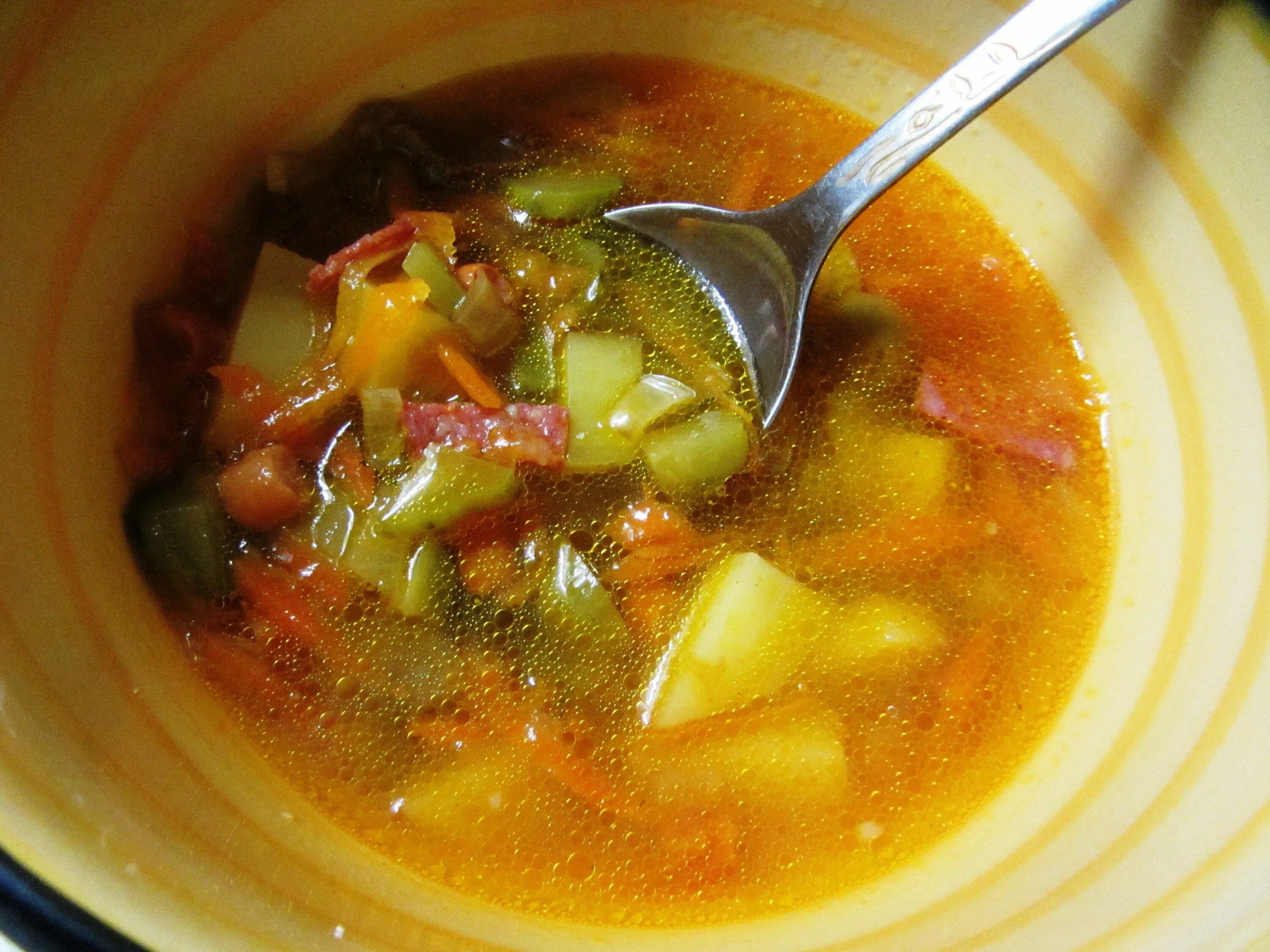 Солянка с солеными огурцами рецепт