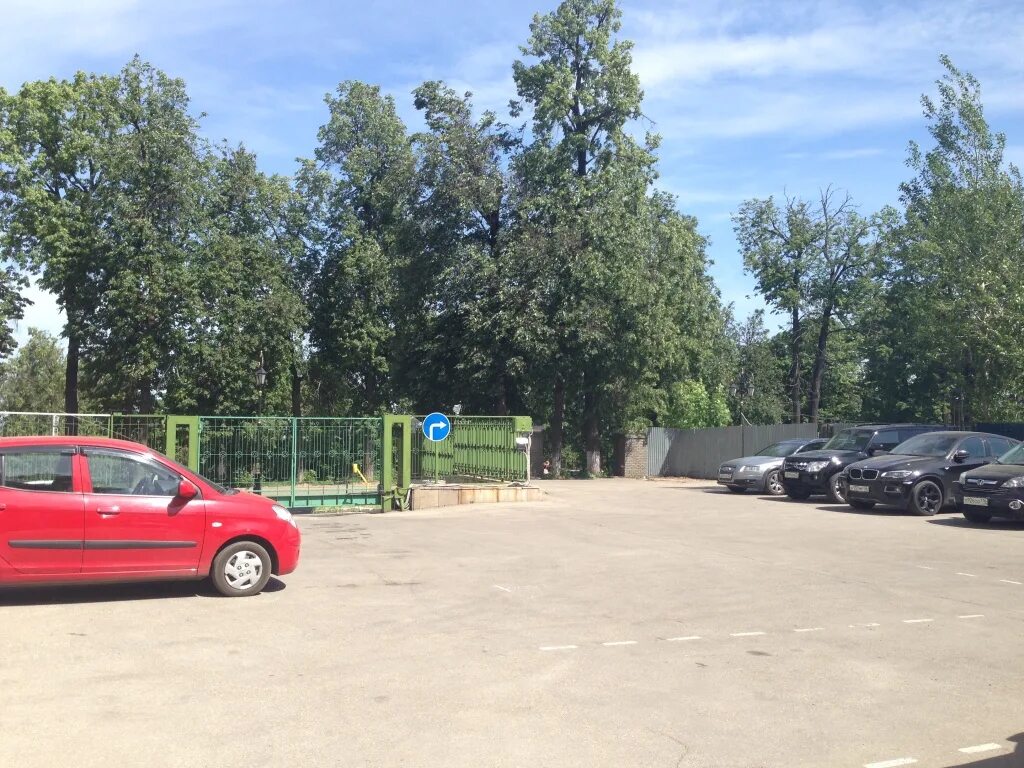 Закрыли автостоянку