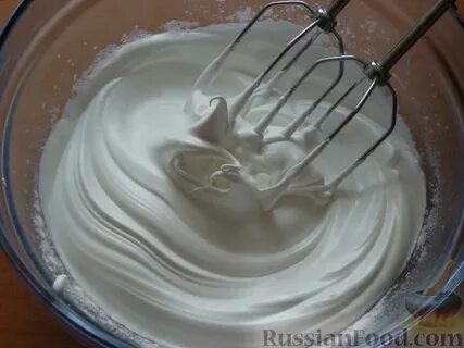 Сколько по времени взбивать белки до пиков