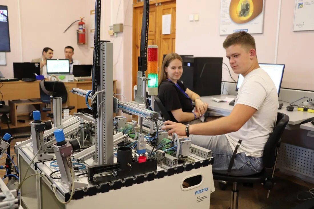 Ворлдскиллс тюмень 2022. Ворлдскиллс национальная сборная. Вол скилс на эксковатори. Ано ворлдскиллс. Ворлдскиллс невинномысск 2022.