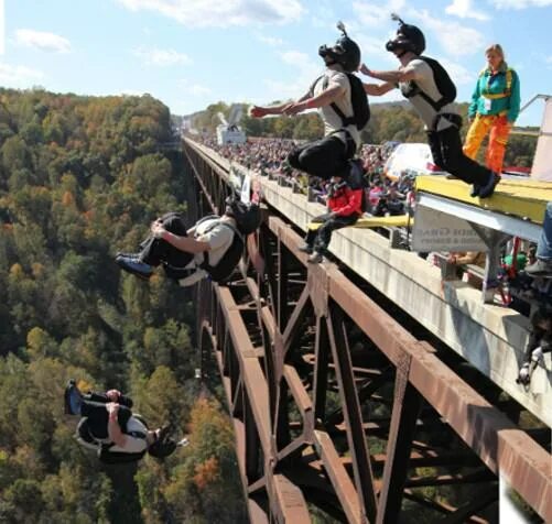 Dreaming bridge. Парк ройал гордж бридж бейсджампинг. запорожье аросный мост джампинг. jump off the bridge. meydan bridge днем.