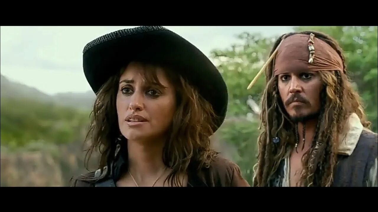 Джонни депп пираты карибского моря 1. Пираты карибского моря 1 на гоблинском переводе. Команда джека воробья пираты. Джек воробей проклятие чёрной жемчужины. Капитан джек воробей улыбается.