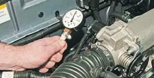 Давление топлива шевроле ланос 1. Шевроле ланос померить давление топлива. Давление в рампе ланос. Падает давление топлива при ускорении. Гольф 4 манометры драйв.