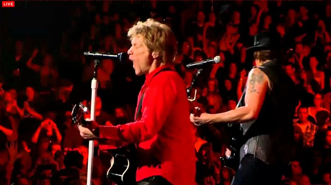 Bon jovi концерт видео. Jon bon Jovi концерт в Москве 2019. Bon Jovi Cleveland 2016. Бон Джови полный концерт запись. Вино розовое Бон Джови.