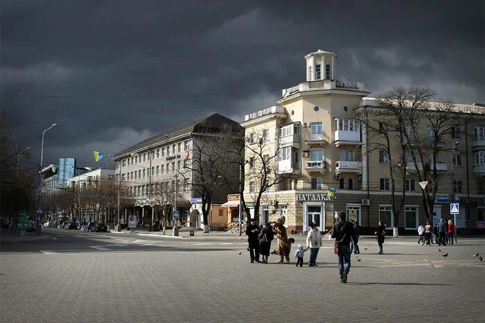 Площадь мариуполя км2. Мариуполь театральная площадь. мариуполь в 1978. театральный сквер мариуполь.
