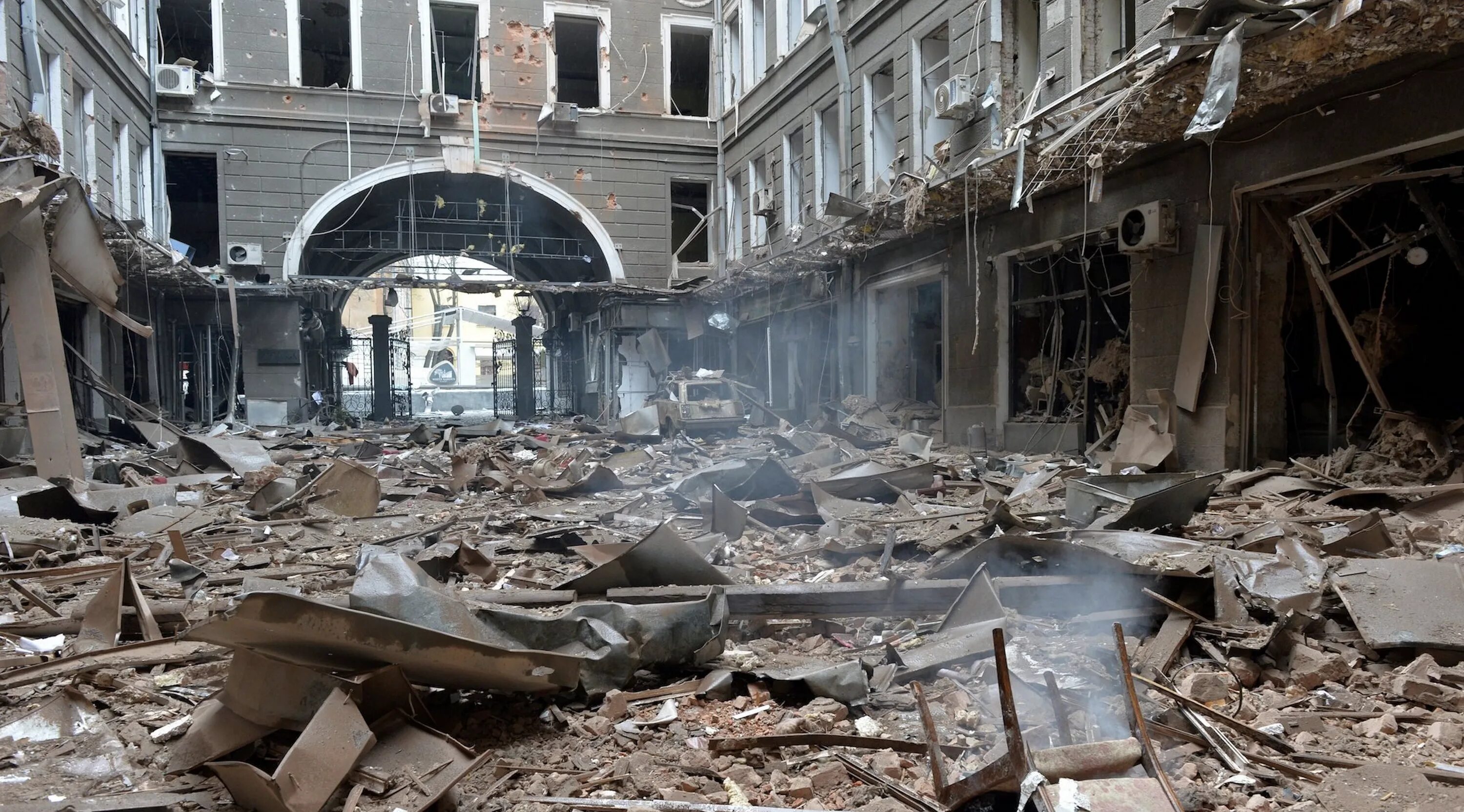 Пали харьков. Разрушенное здание. Разрушенные здания в Украине. Разрушенные города Украины.