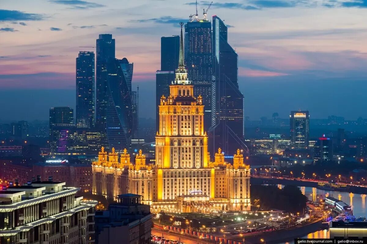 Москва-Сити и сталинские высотки. Москва высотки МГУ Сити. Сталинская высотка рядом с Москва Сити. Гостиница Украина и Москва Сити