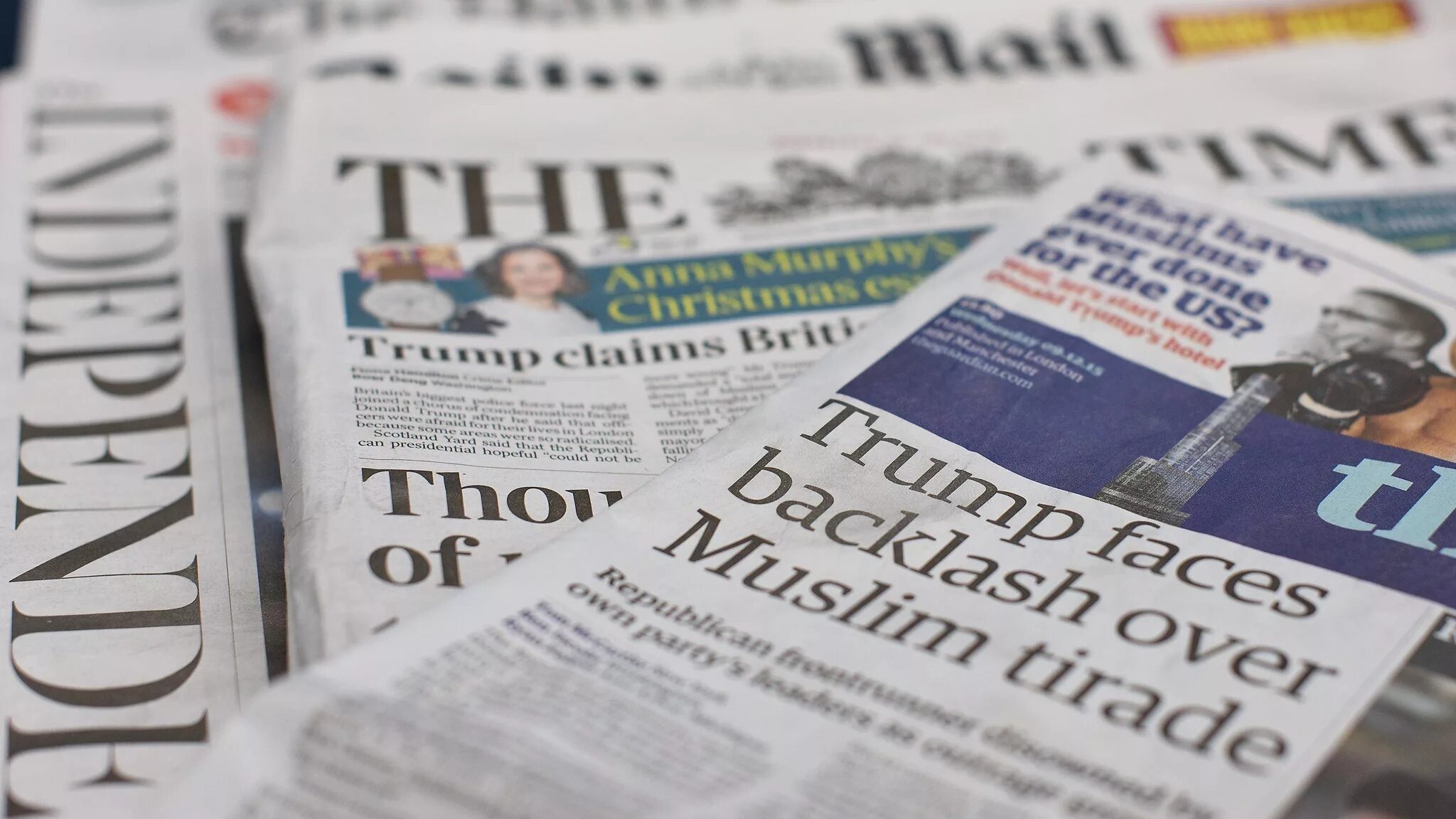 Britain's first colour newspaper. British press. Газеты великобритании. Британские газеты. Press in britain.