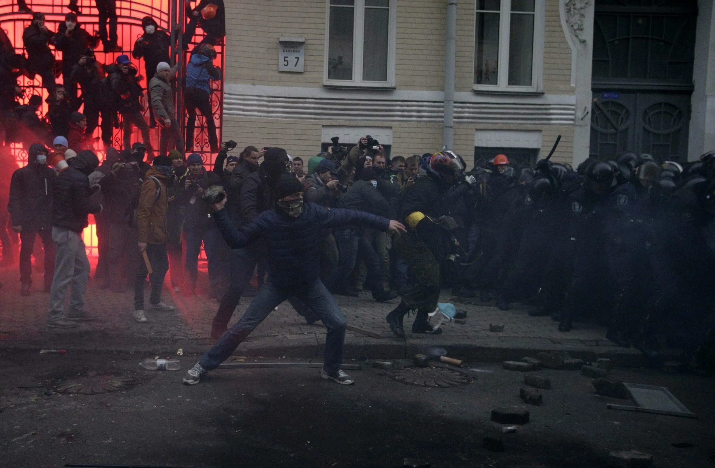 248 человек