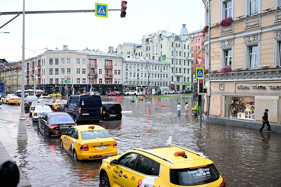 Потоп в москве. Москва после дождя. Похолодание в москве. Вчерашний потоп в москве. Ливень в москве.