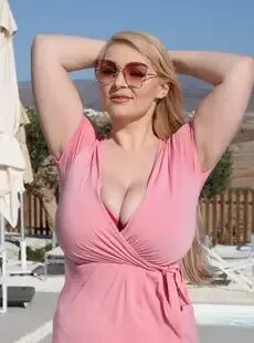 Nadine j