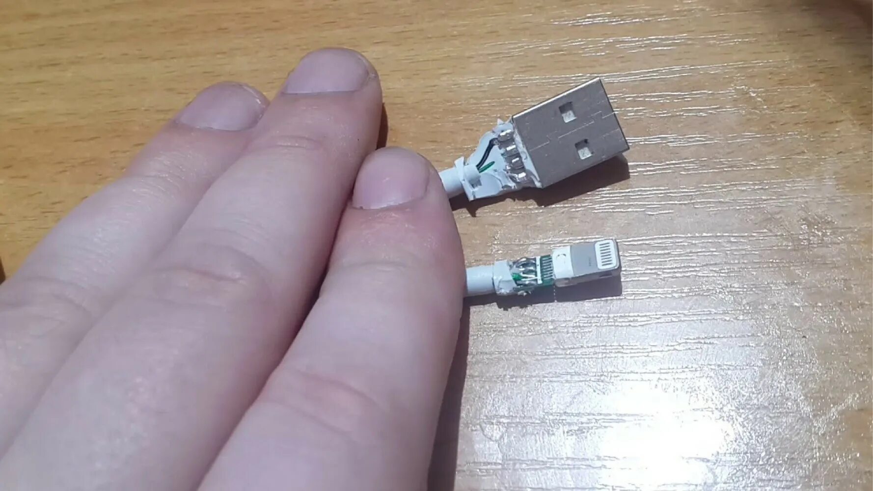 разбираем юсб зарядку. микросхемы автомобильных usb зарядников. юсб хаб контакты на плате. юсб вместо прикуривателя менани2. блок питания a5 usb 2.