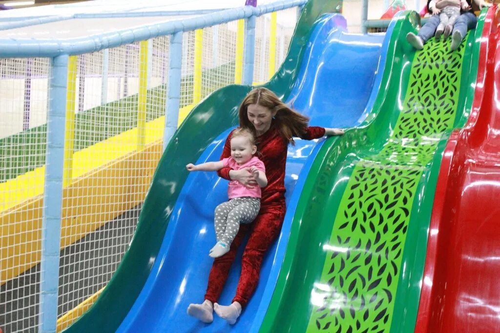 Игровое оборудование для проведения праздника. Парк в арене воронеж детский. Игровой центр воронеж. Батутный центр воронеж максимир замания. Детские развлекательные центры.