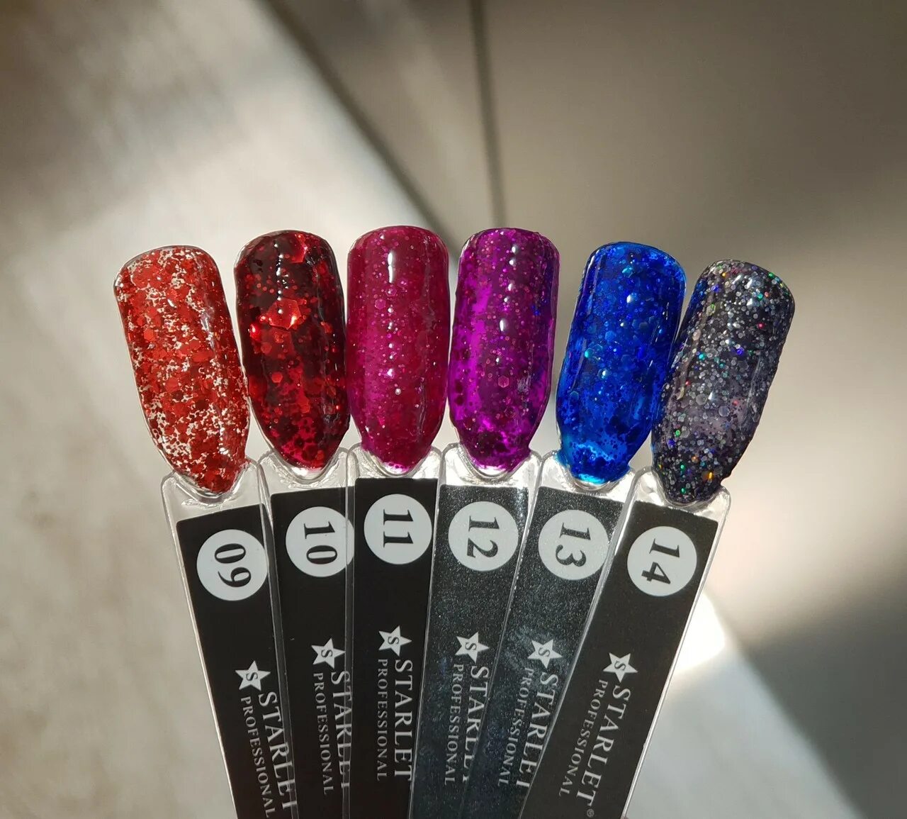 Светящийся полигель для ногтей crismo. Glow гель. Гель мусс глоу лаб. Полигель неоновый для ногтей. Glow гель для умывания.