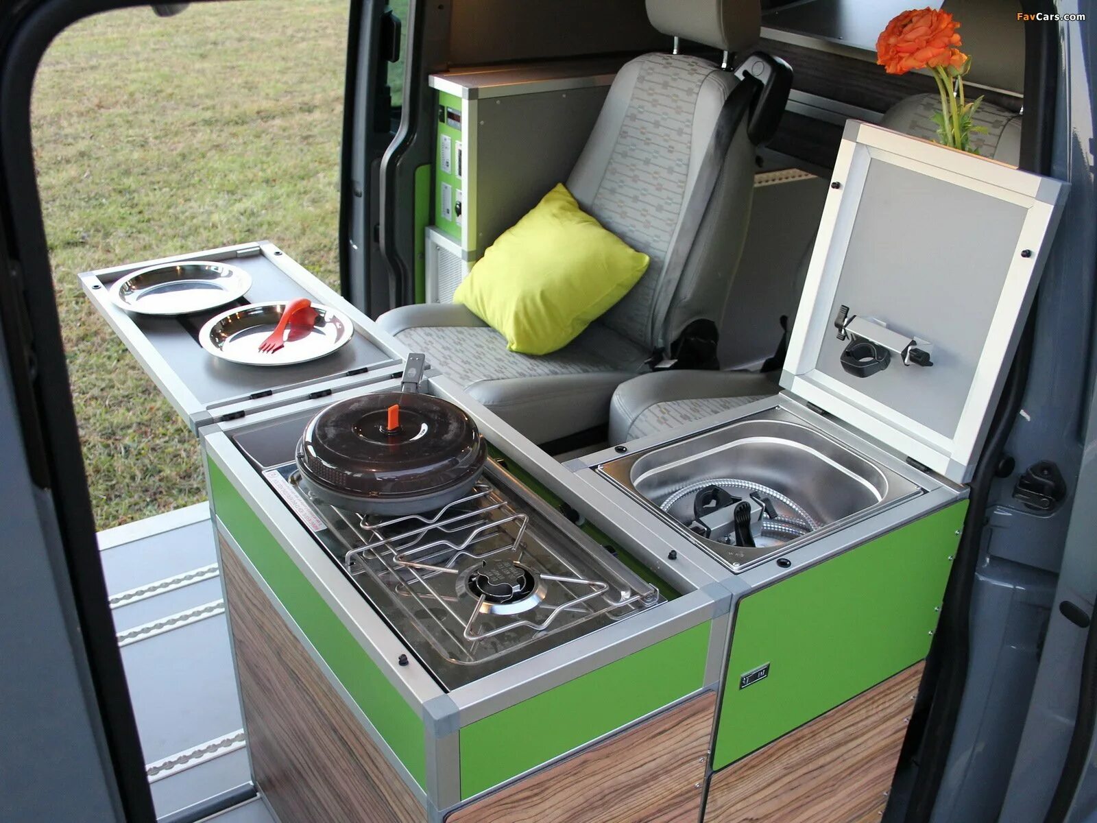 Кухня на колесах. Блок кухня vw t4. кухня кемпинг автодом. кухонный модуль vw t4. кухонный модуль в автодом.