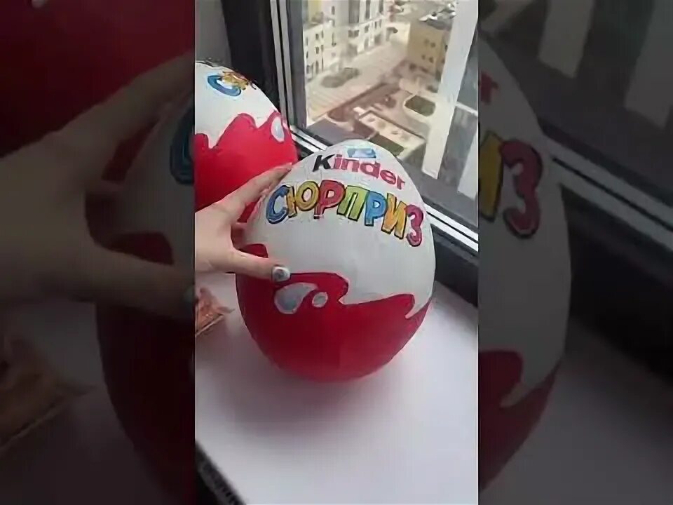 Деньги в киндер сюрпризе. Денежный kinder сюрприз. Киндер сюрприз с деньгами внутри. Денежный kinder сюрприз. Киндер сюрприз новый год.