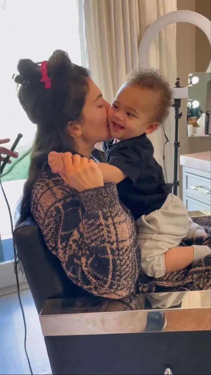 Kylie 2023. Эйр жак уэбстер. Сын дженнер. Сын дженнер. Сын дженнер.