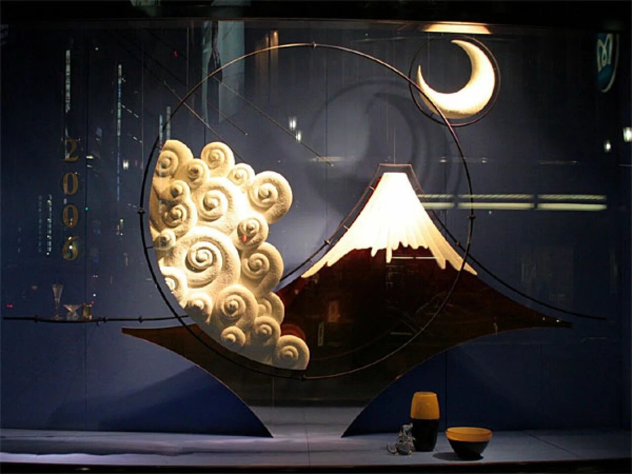 Самые оригинальные магазины. Крутые магазины интерьеры. Необычный интерьер магазина. Необычные магазины. Креативные витрины магазинов.