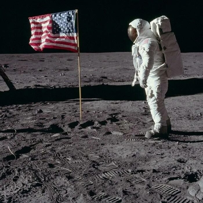 Факты о луне заставляющие учёных краснеть. Америка на луне афера. Аполлон 11 нил армстронг. Американцы были на луне. Луна 25.