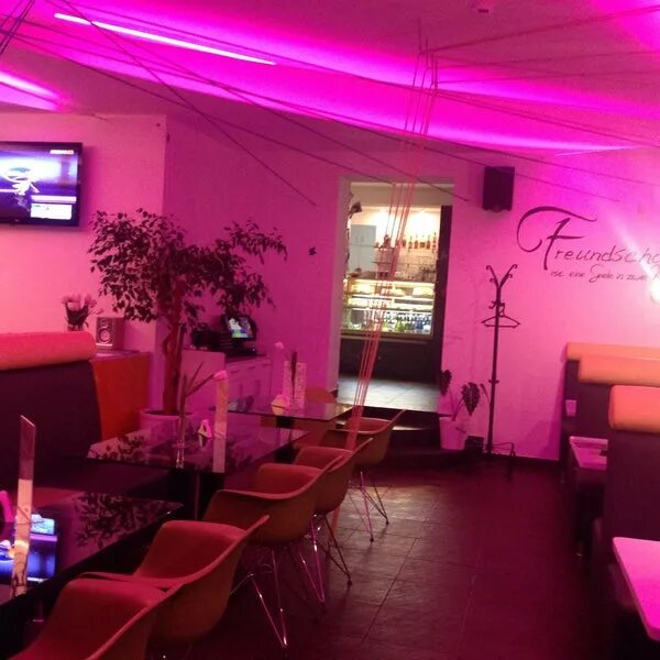 Кафе баттерфляй. Терраса ресторан. Кафе баттерфляй печора. Кафе с бабочками. Баттерфляй караоке беляево.