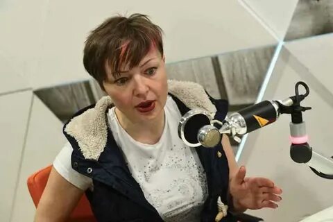 Алиса чьим голосом ты разговариваешь