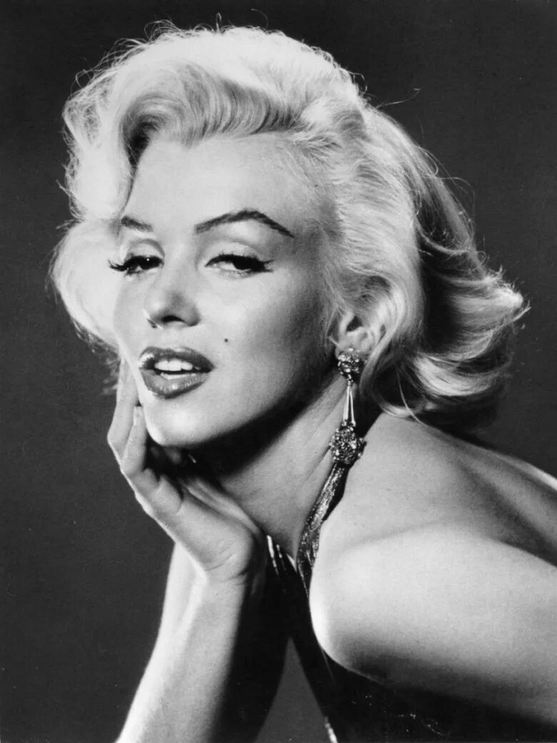 Мэрилин монро 5 августа 1962. Мэрилин монро / marilyn monroe. Мэрилин монро / marilyn monroe. Сайт монро. Джордж мастерс стилист мэрилин монро.