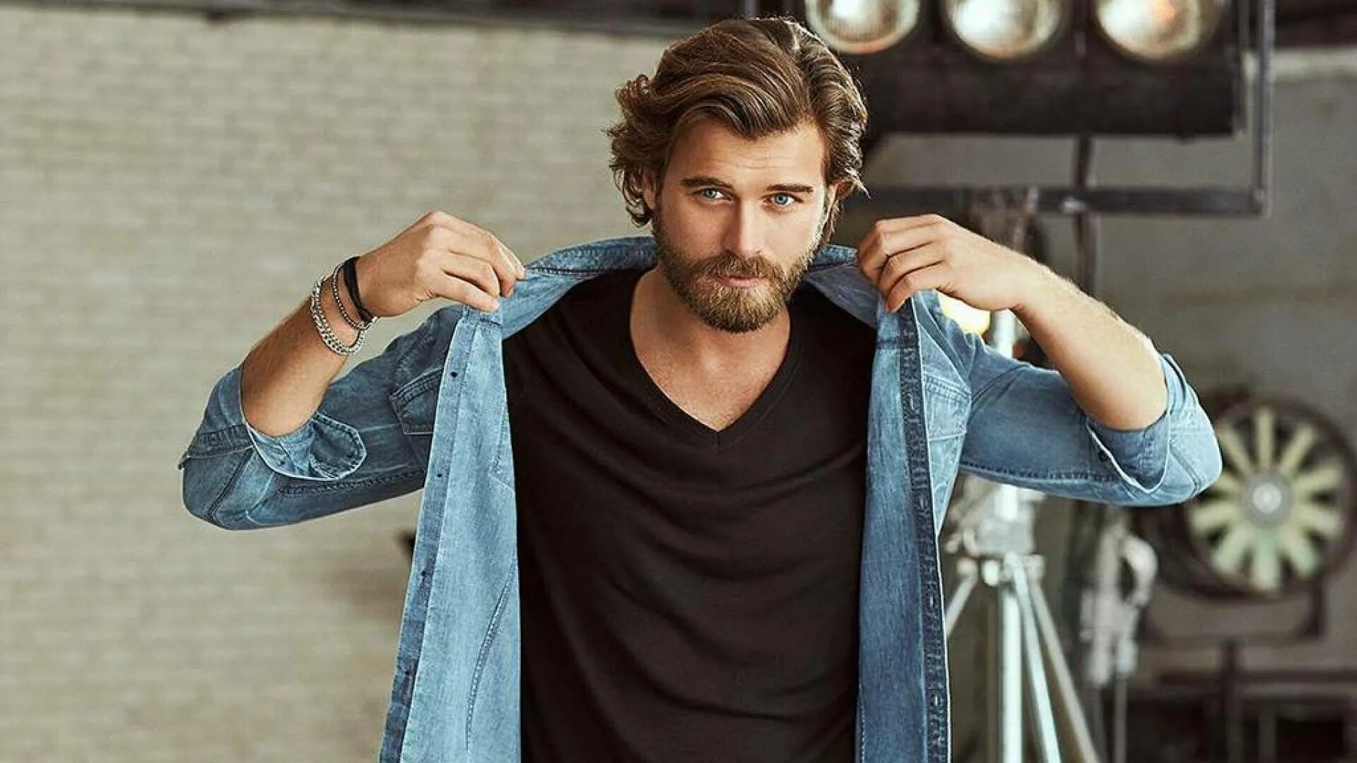 кыванч кылынч. какого года турецкий актер. кивач турецкий актер. бурат озувичт актер. кыванч татлытуг фотосессии.