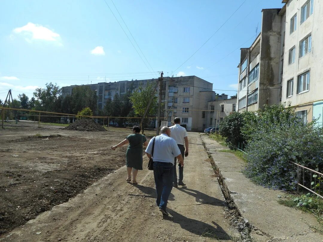 Село Крымское Сакский район. Ленин село Крымское Сакский район. Карьерное Крым Сакский район. Село Ильинка Сакского района.