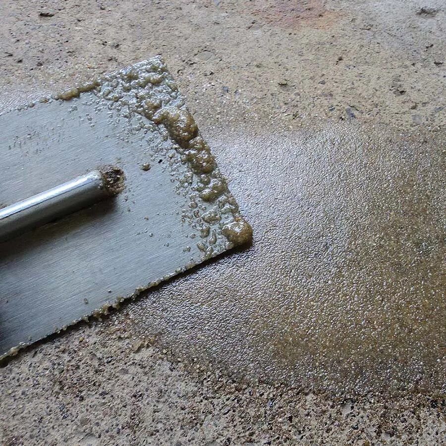 Железнение бетона. Железнение поверхности бетона. Железнение полов. Заделывание щелей в бетоне.