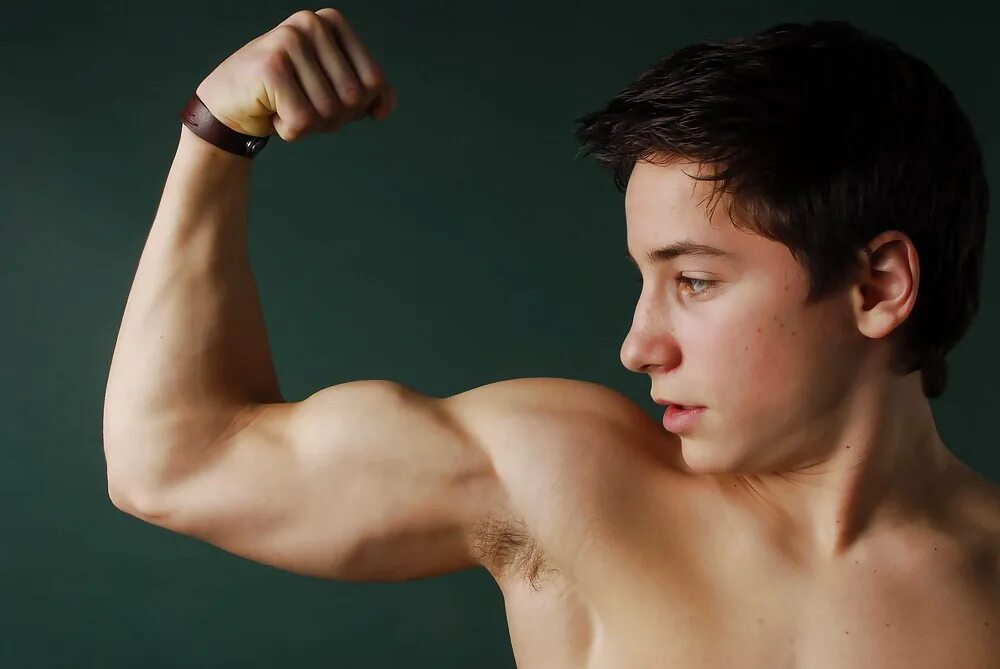Бицепс у подростков. Тристин ли. Мускулы подростка. Бицепс в 12. Бицепс небольшой.