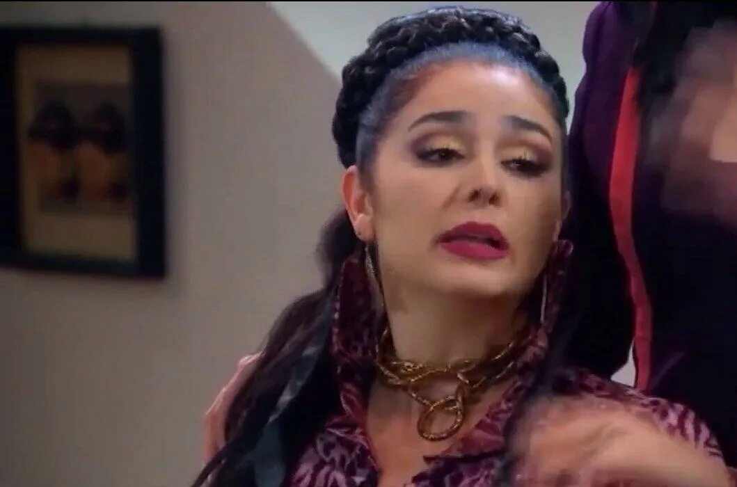 Сериал девочка вампир. Дейзи о брайен девочка вампир. Девочка-вампир гриси рендон. Сериал чика вампира. Девочка вампир сезон 1 серия 26.