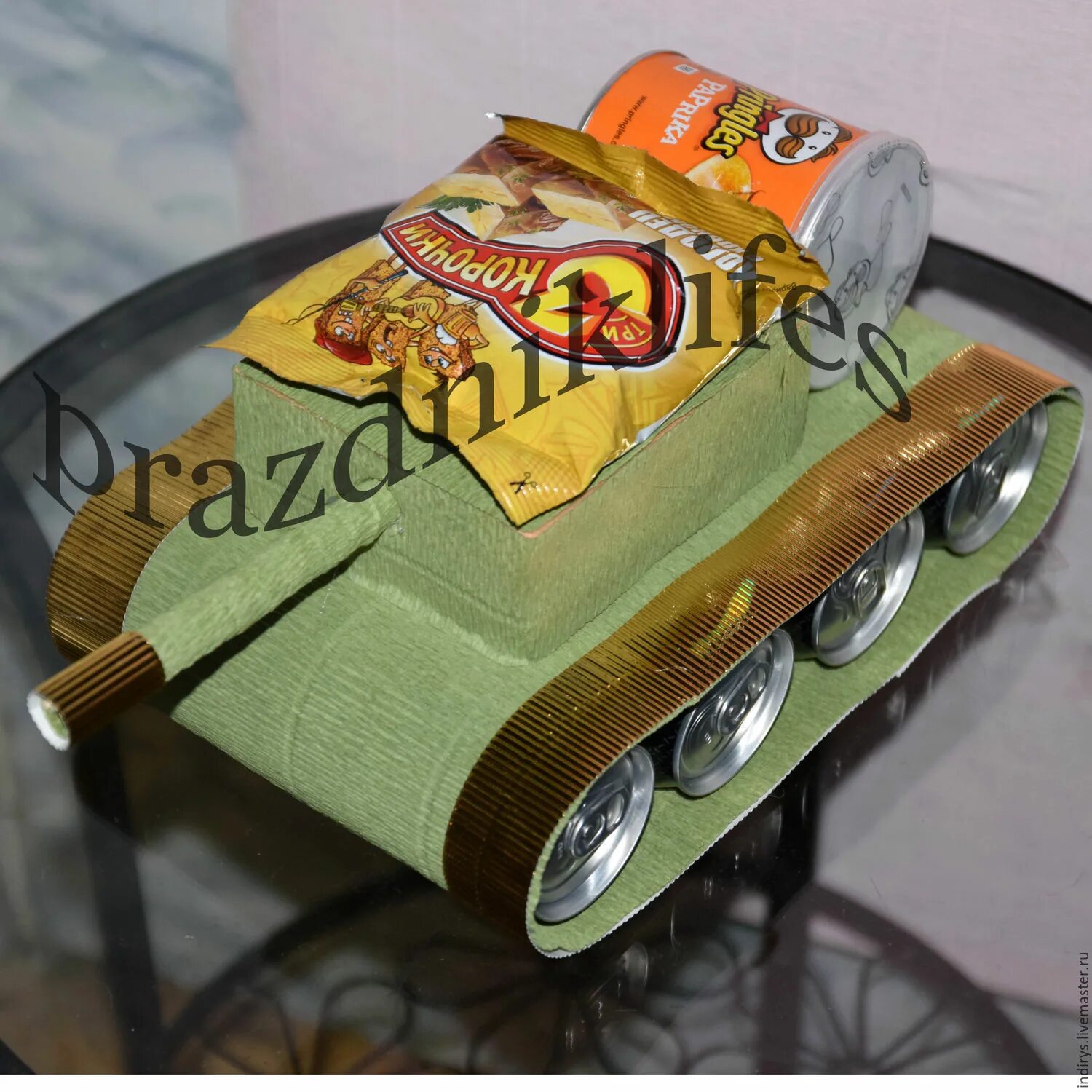 необычные подарки на 23 февраля. съедобный подарок для мужчины. пивной букет для мужчины с чипсами. подарок с чипсами. мужской букет из чипсов и сухариков.