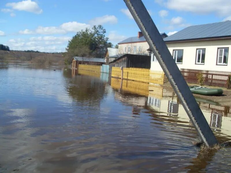 Уровень воды никольское. Никольск Вологодская область река. Река Юг Вологодская область Никольск. Подоплегие н Кольск Вологл. Паводок Никольск.