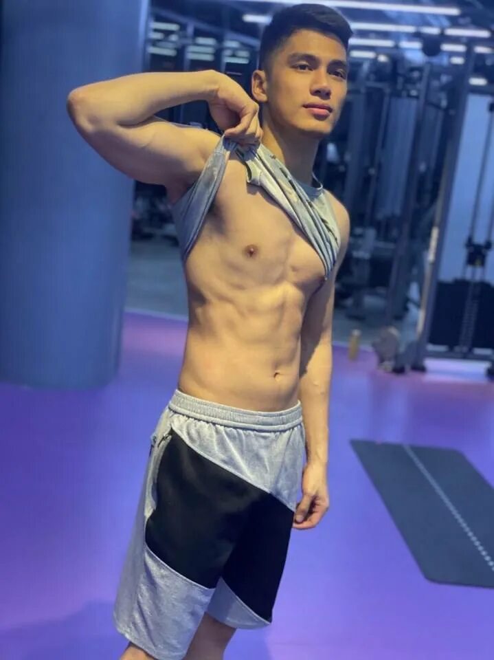 Thirst trapping. Thirst trap. male thirsty trap.